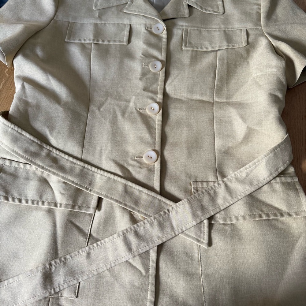 Vidrio Beige Short-Sleeve Trench Top - Picture 5 of 7